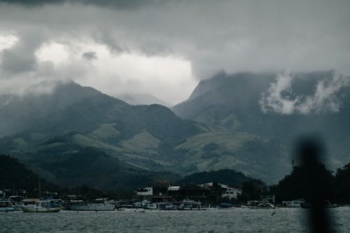 丘, 湖, 船の無料の写真素材