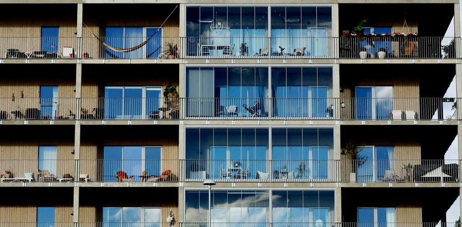 Modern cam cephe ve balkon uygulaması örneği