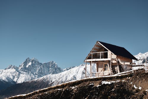 Δωρεάν στοκ φωτογραφιών με βουνά, εξοχικά, εξοχικό σπίτι
