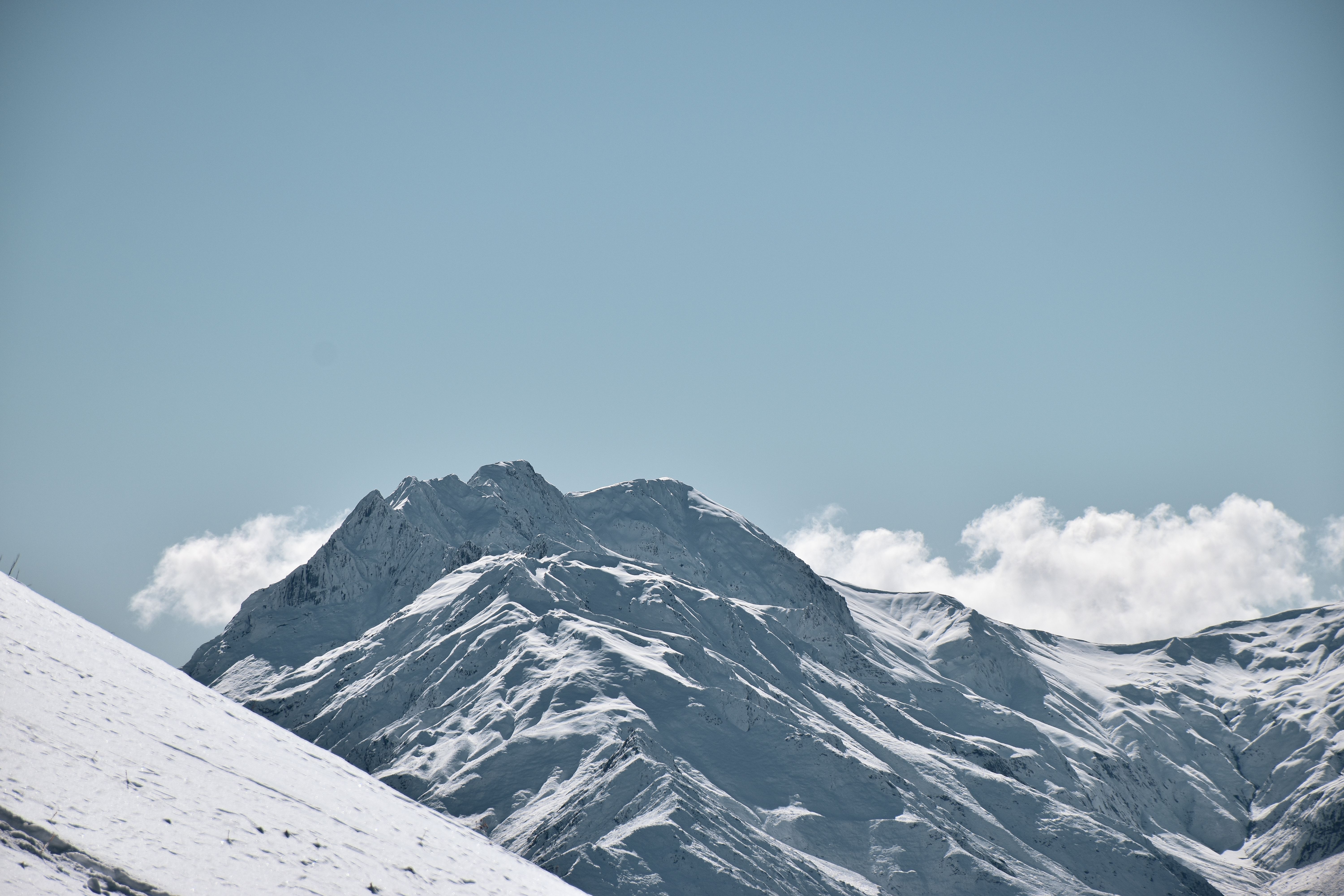 Sweeping view of the Snowy Mountains landscape near Khancoban