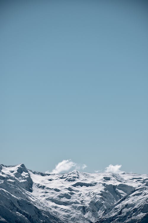Photo Snow Covered Mountain Under Blue Sky