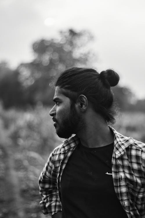 Ilmainen kuvapankkikuva tunnisteilla harmaasävyt, henkilö, intialainen mies