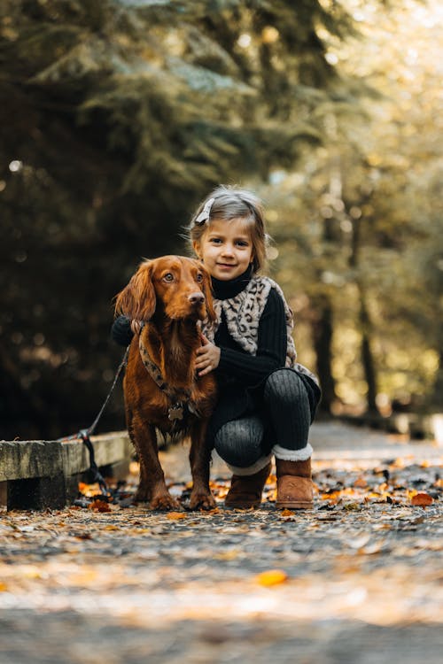 Základová fotografie zdarma na téma dítě, domácí mazlíček, holka