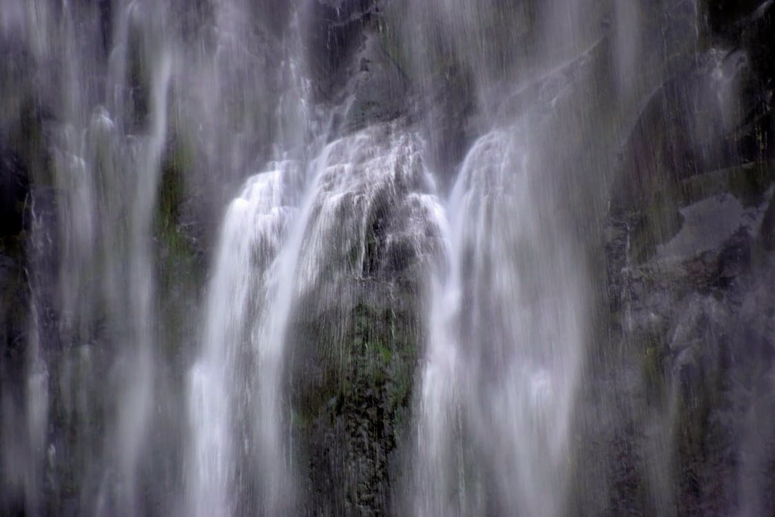 Fotos de stock gratuitas de agua, cascada, fluyendo