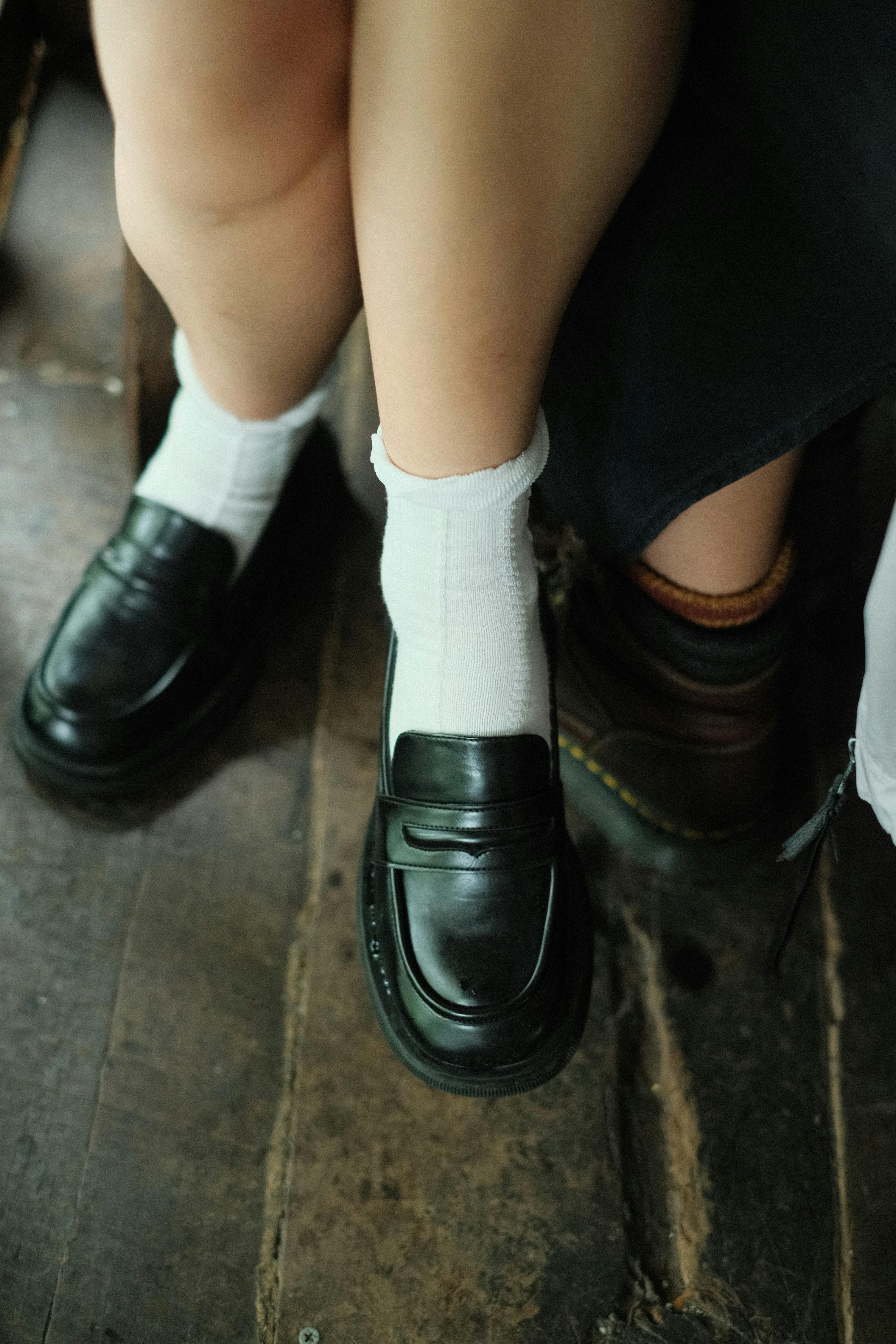 womens black leather athletic shoes