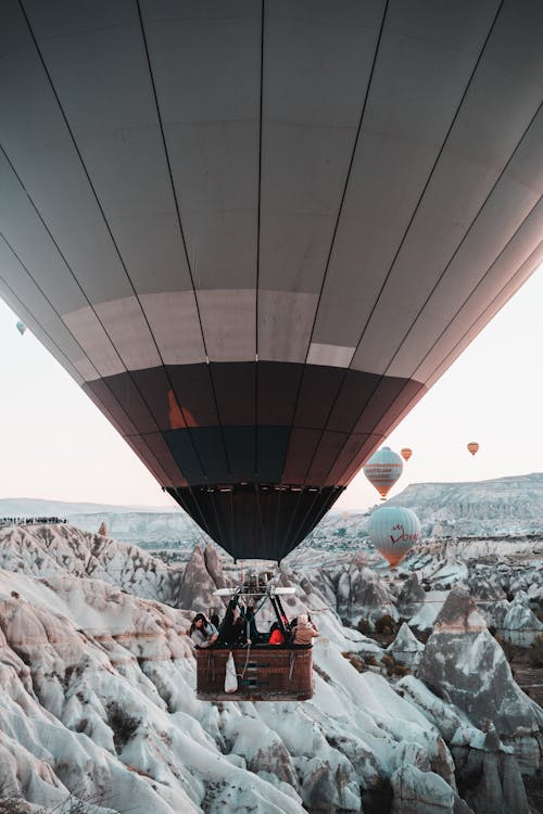 Darmowe zdjęcie z galerii z balon, balony na gorące powietrze, góra