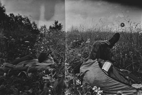 Free A man lying down in a field, captured in black and white for a vintage feel. Stock Photo