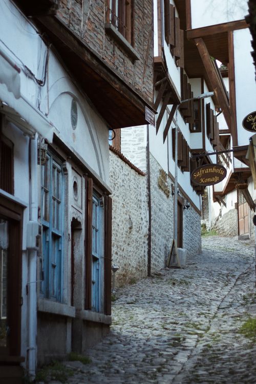 Free Charming cobblestone street with historic houses in Saffronbolu, showcasing traditional architecture. Stock Photo