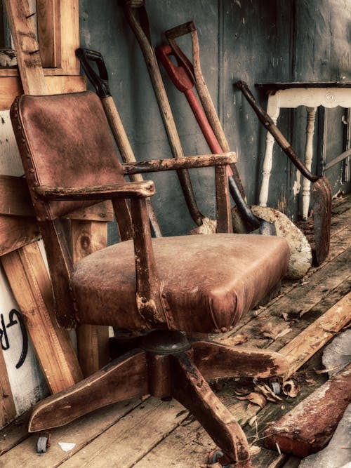 單人沙發, 垂直拍摄, 摧毀 的 免费素材图片