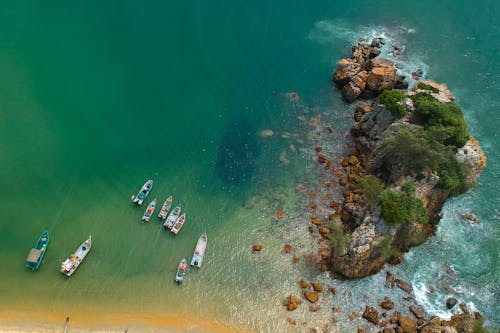 Free Bird's Eye View of Boats on Body of Water Stock Photo