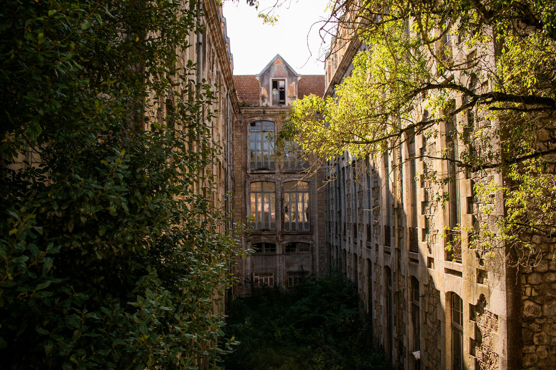 Photo of an Abandoned Building in Caldas Da Rainha, Portugal