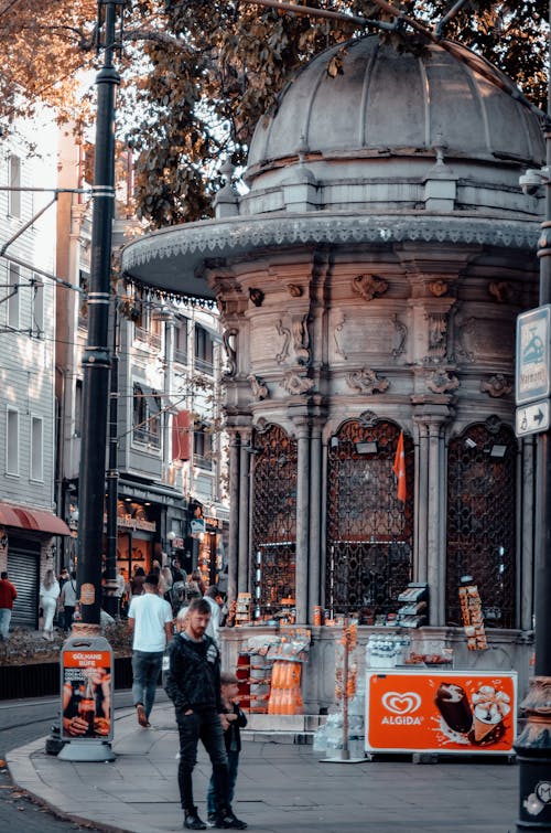 Foto d'estoc gratuïta de caminant, carrer, centre de la ciutat