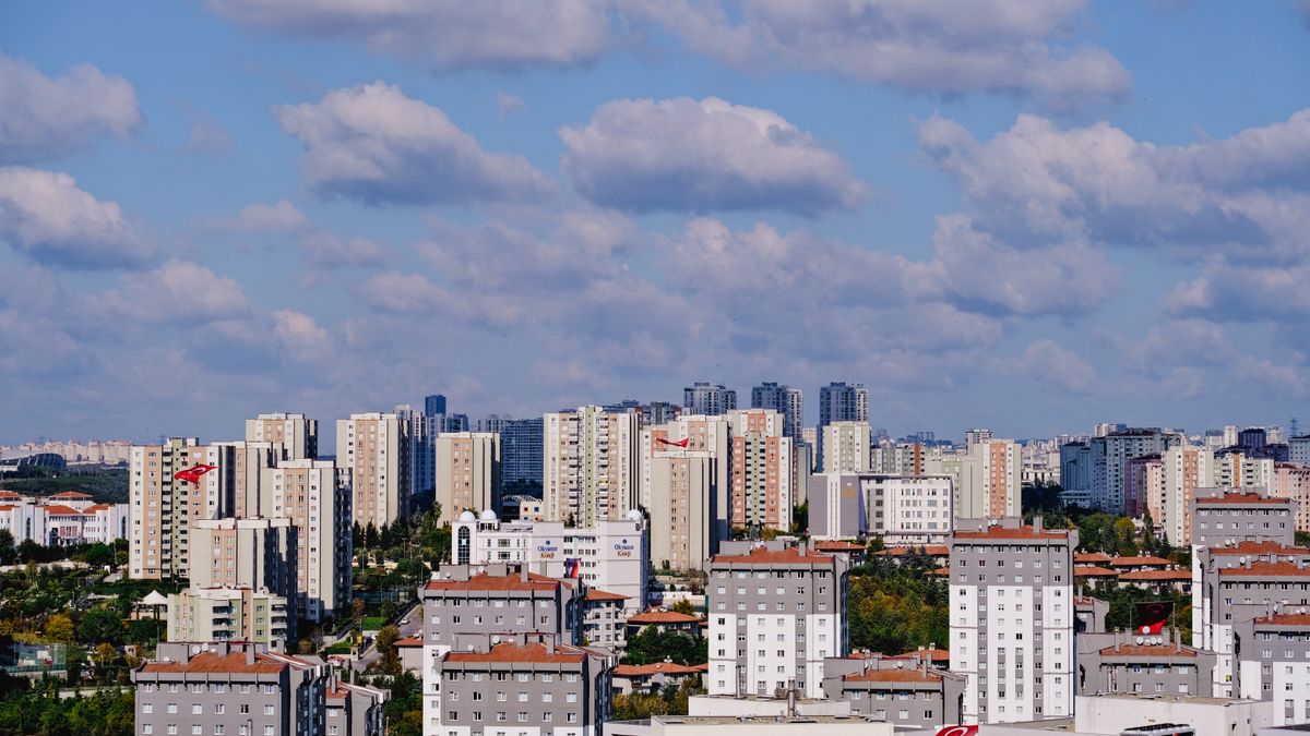 İstanbul’da konut blokları — Türkiye’de sığınak zorunluluğu binanın bağımsız bölüm sayısına bağlı