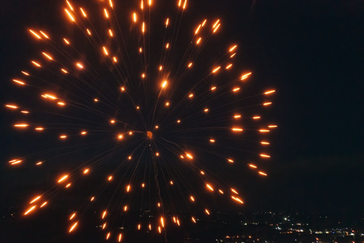 vibrant firework display lighting up the night sky in plainview minnes