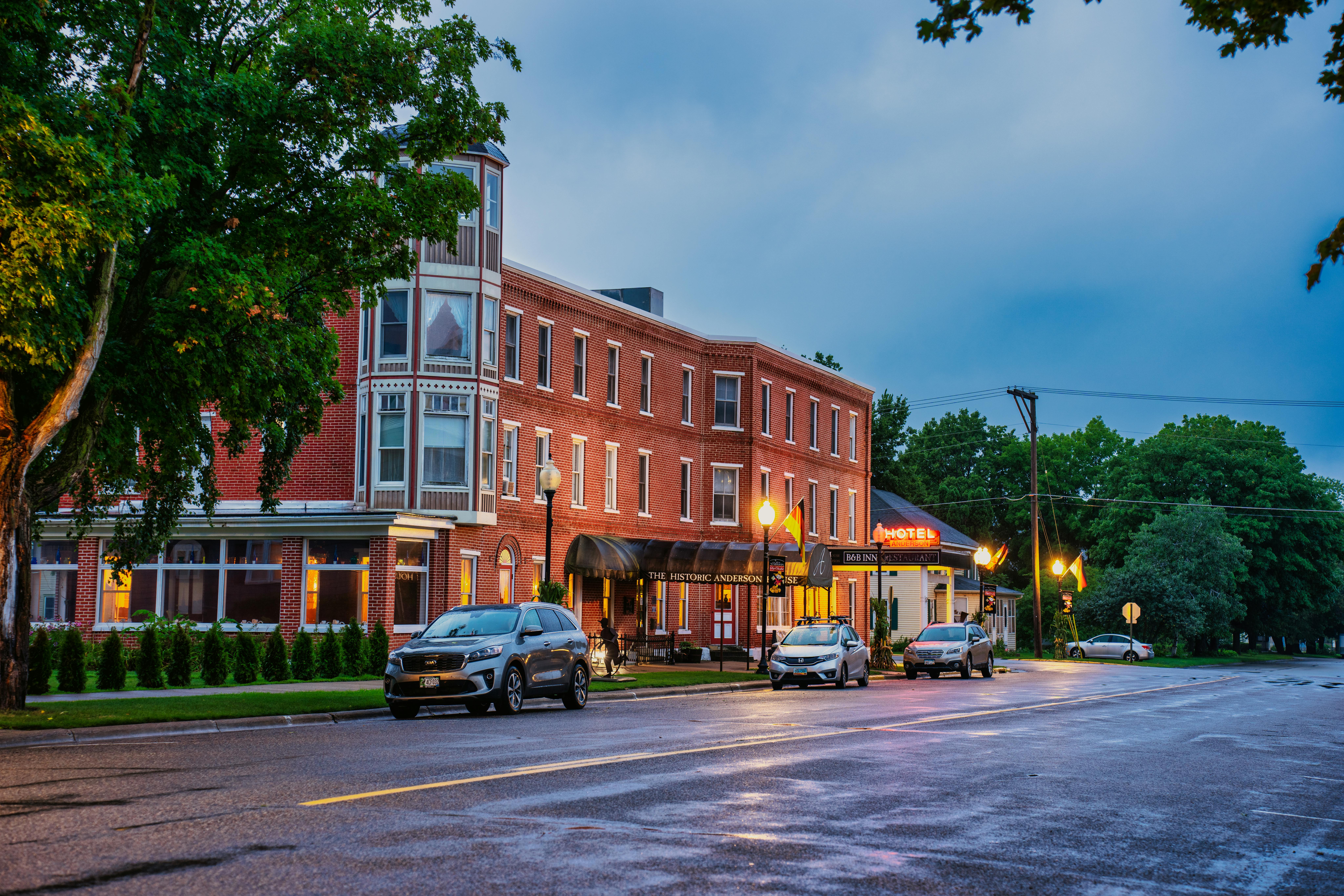 Uber Adds Hotel Booking, Vacation Rentals In Major App Expansion — Photo by Tom Fisk on Pexels
