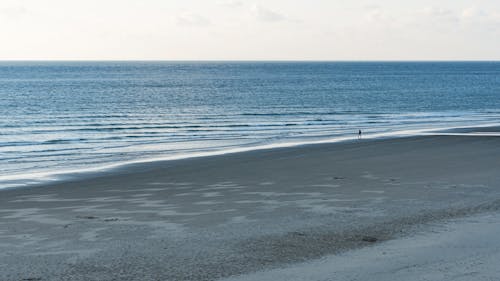 Photos gratuites de alone, beach, bord de l'océan