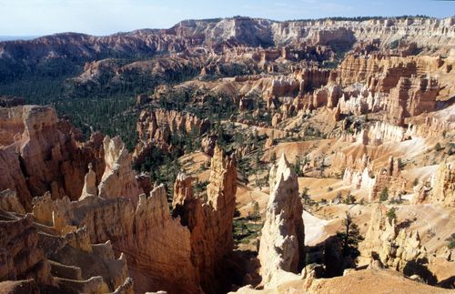 Free Explore the breathtaking rock formations of Bryce Canyon in Utah's summer landscape. Stock Photo