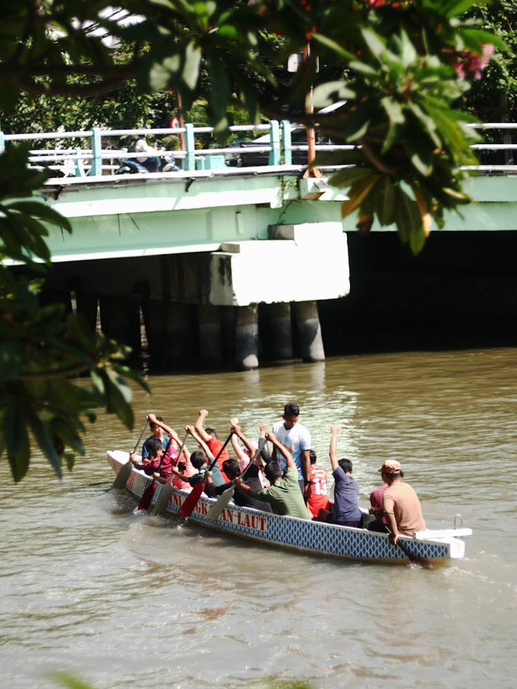 Rowboat Atau Perahu Dayung