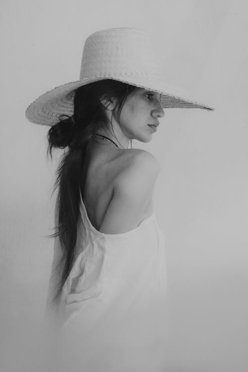 Imagine de stoc gratuită din alb-negru, bluză de pe umăr, femeie
