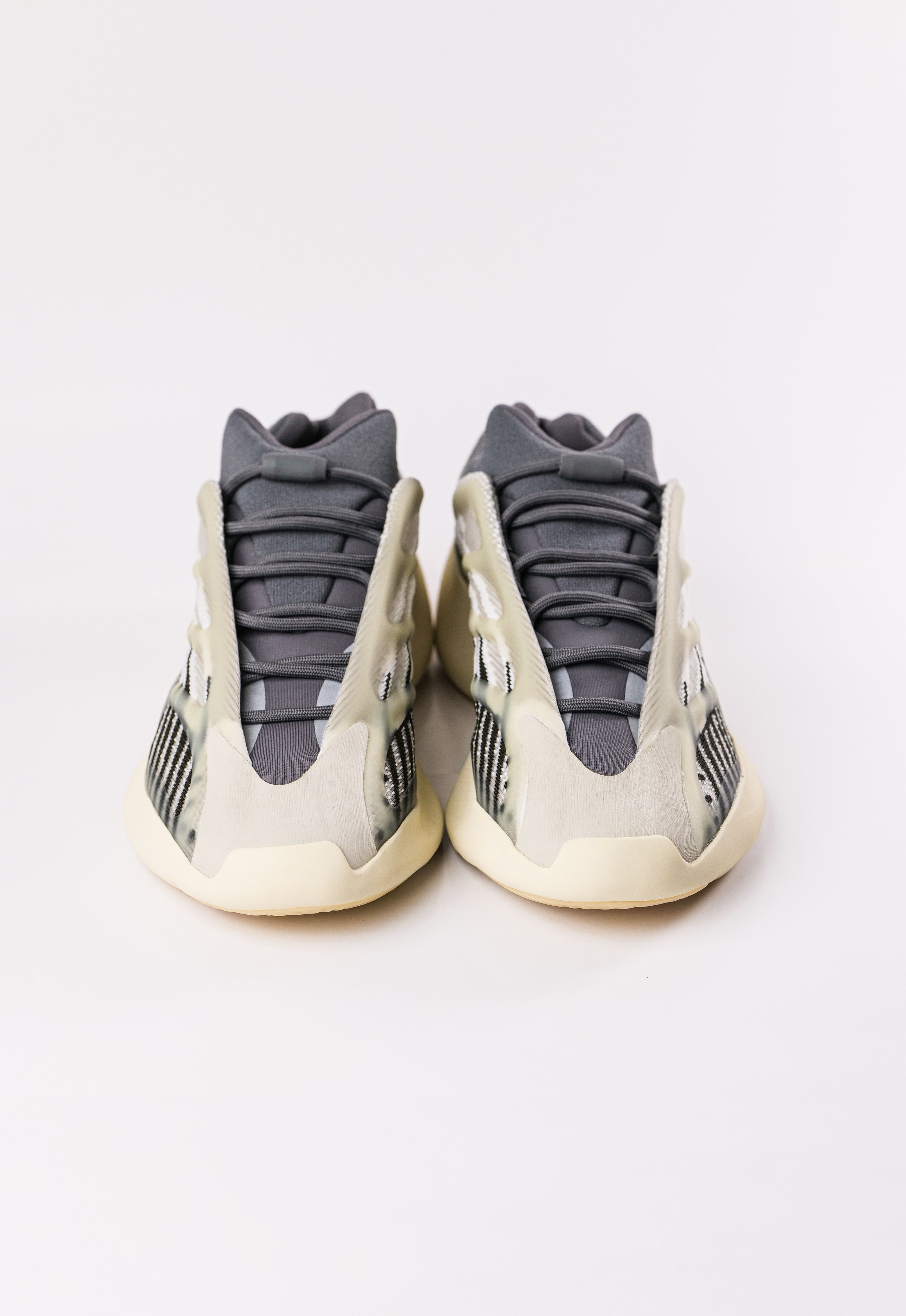 Ridgemont Cascade trainers in Bone/Sand — photo by Luis Quintero on Pexels