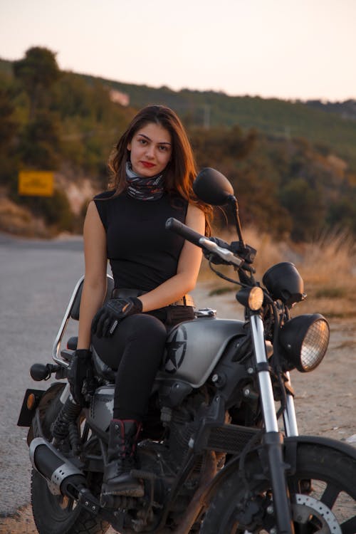 Biker Girl  Girl riding motorcycle, Motorcycle girl, Biker photoshoot