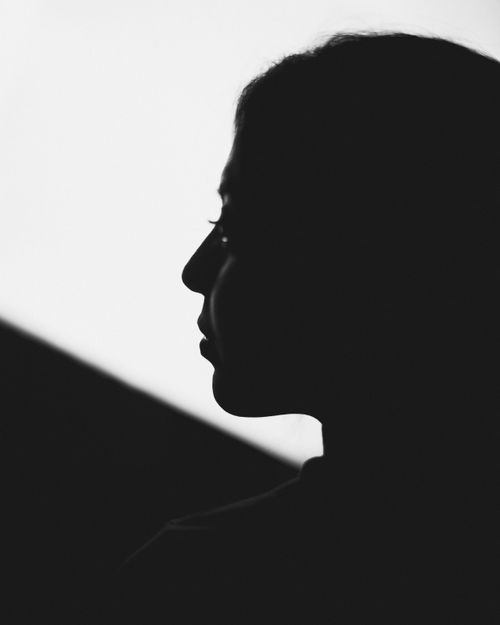 Free Dramatic silhouette of a woman's profile in black and white. Stock Photo