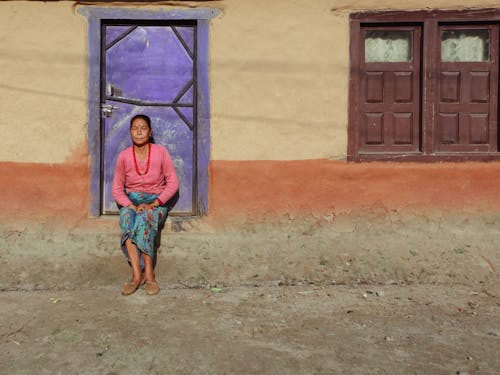 Δωρεάν στοκ φωτογραφιών με αυτόχθονας, γυναίκα, θύρα