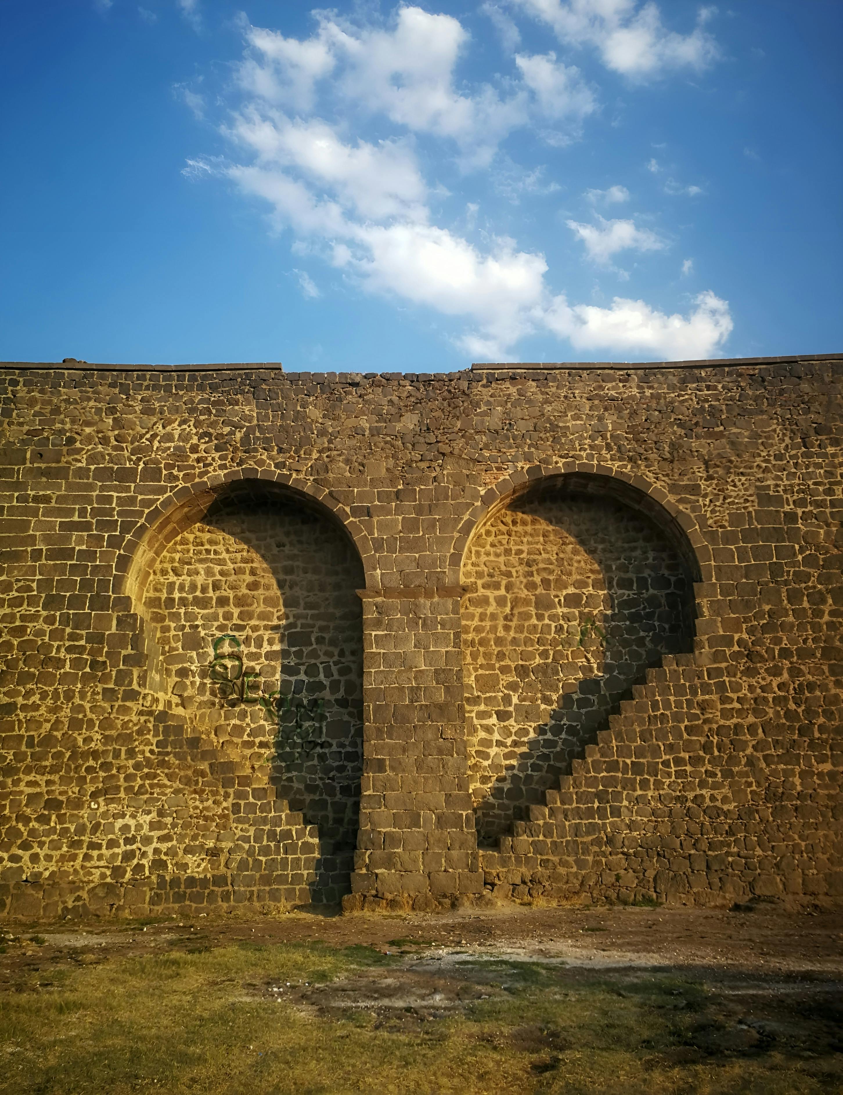 heart shape in diyarbakir walls