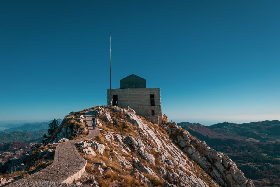 Randonnée vers le Pic de Lovćen via Cetinje et Njeguški