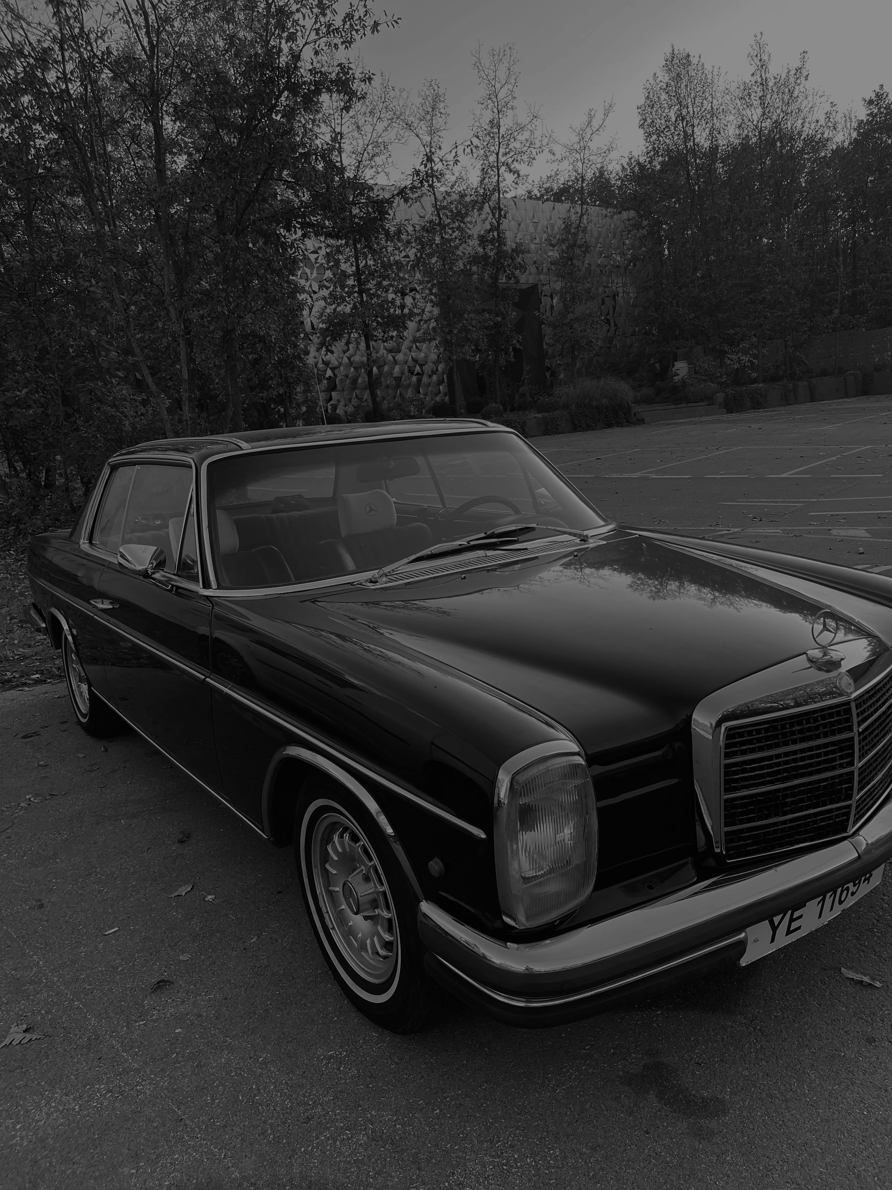 Vintage Mercedes Benz W114 · Free Stock Photo