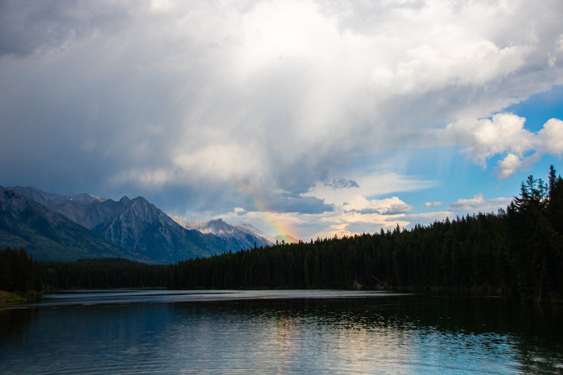 Immagine gratuita di arcobaleno, catena montuosa, cielo