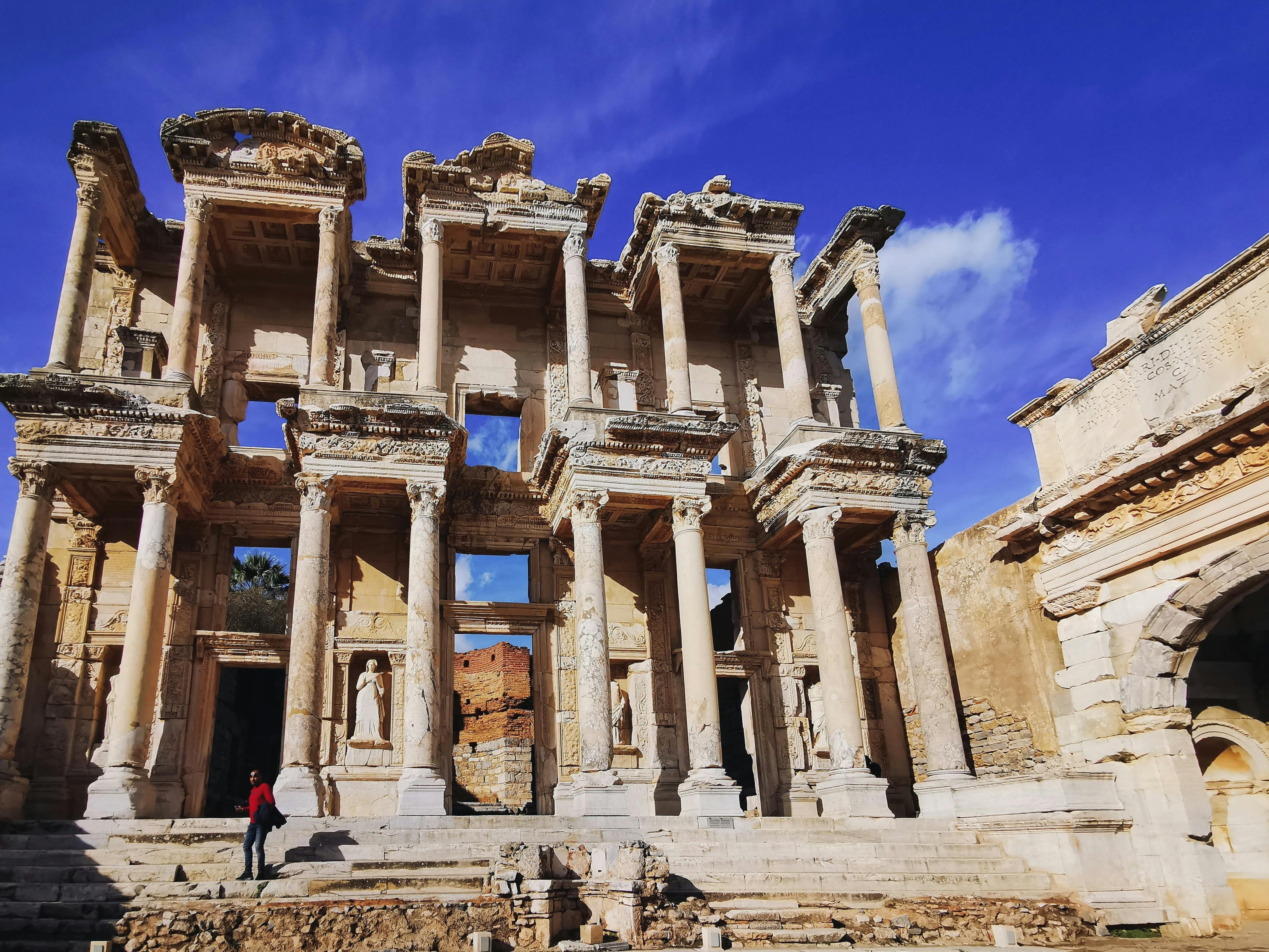 Building in Ancient Ruins · Free Stock Photo