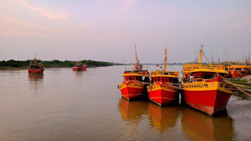 balıkçı tekneleri, balıkçı teknesi, budabalang nehri içeren Ücretsiz stok fotoğraf