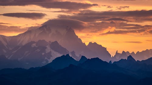 Immagine gratuita di alba, catene montuose, cielo nuvoloso