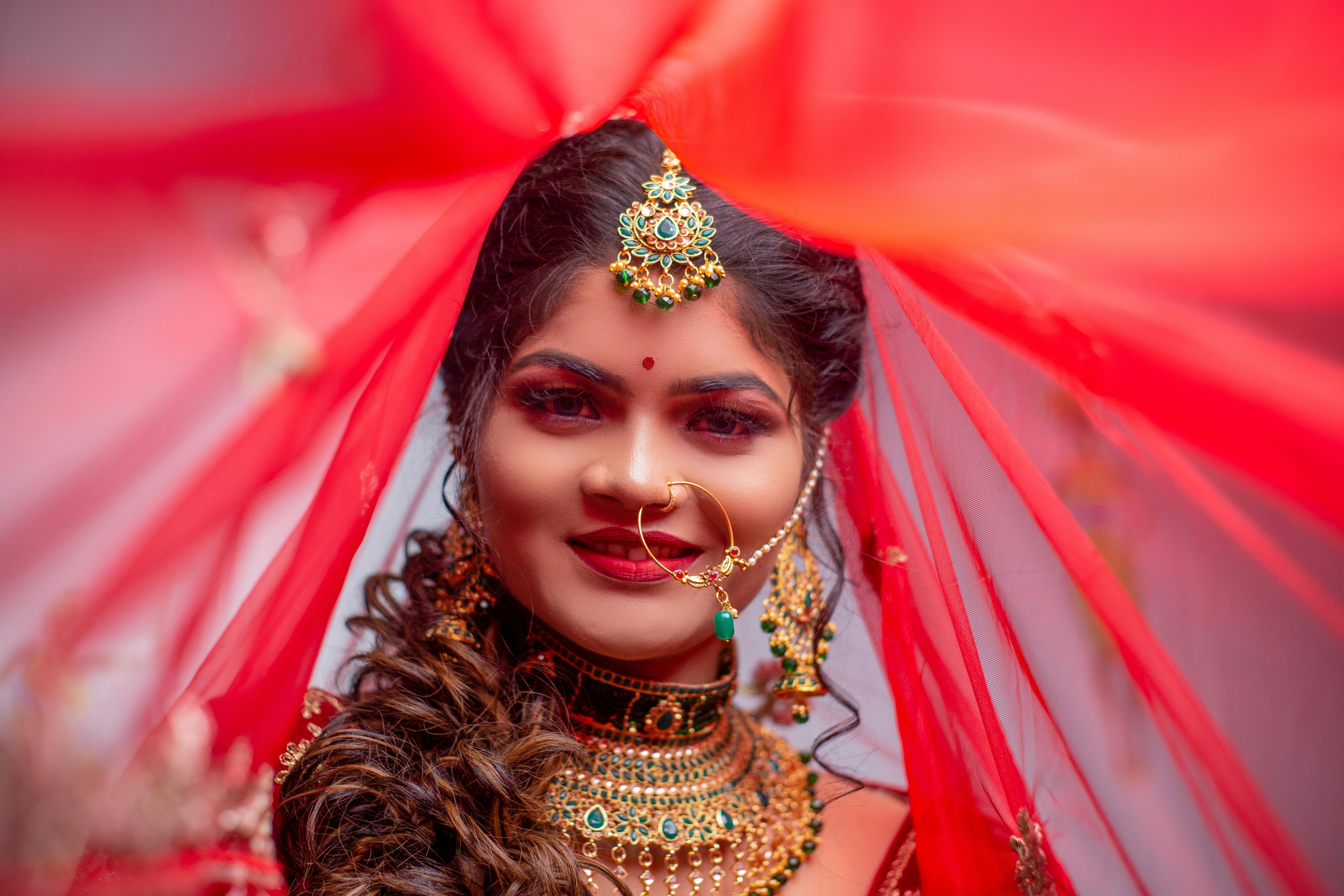 dulhan foto download | Indian bride makeup, Indian bride photography poses,  Indian bride poses