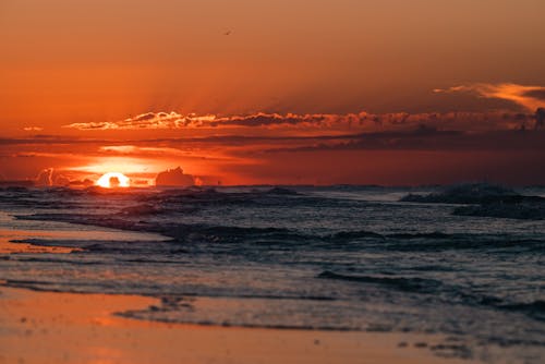 Fotobanka s bezplatnými fotkami na tému farby západu slnka, horizont, krajina pri mori