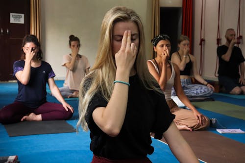 Безкоштовне стокове фото на тему «вчитель йоги, йога, килимки для йоги»
