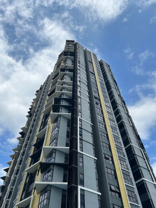 Free Low-angle view of a modern skyscraper with a cloudy sky backdrop. Stock Photo