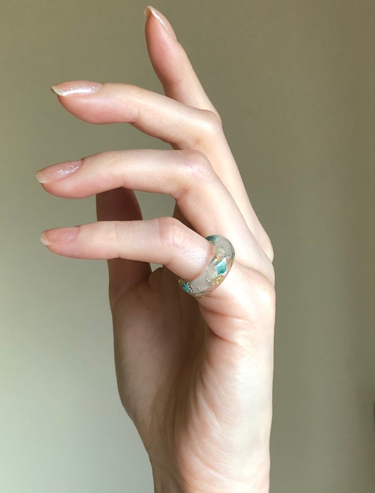 Bague en résine : une pièce typique de la résine UV.