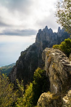莫洛季日涅崎岖的悬崖非常适合自然爱好者
