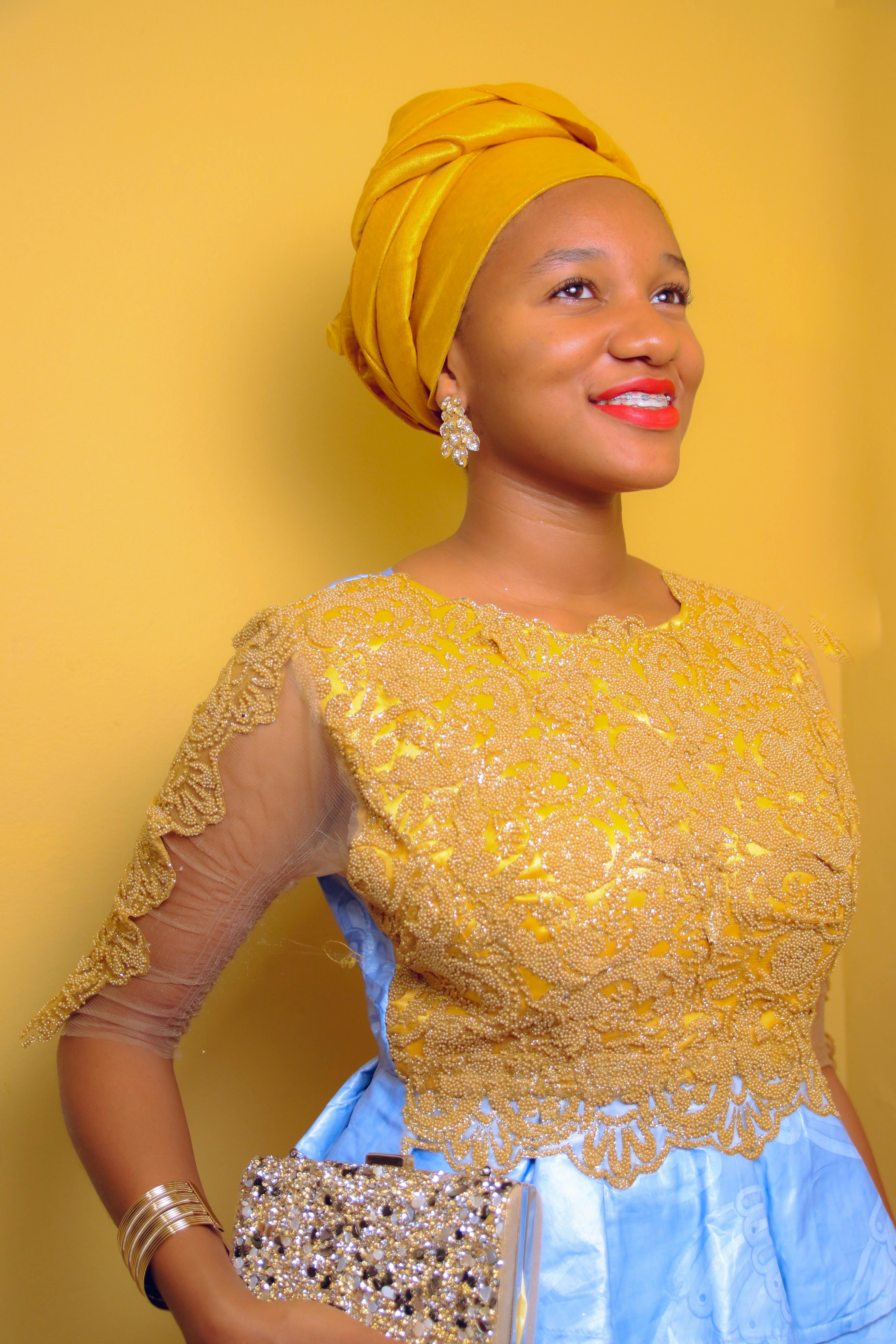 What color means negative?