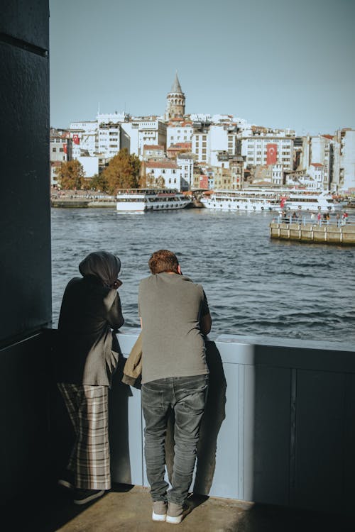 Ingyenes stockfotó Férfi, folyó, galata híd témában