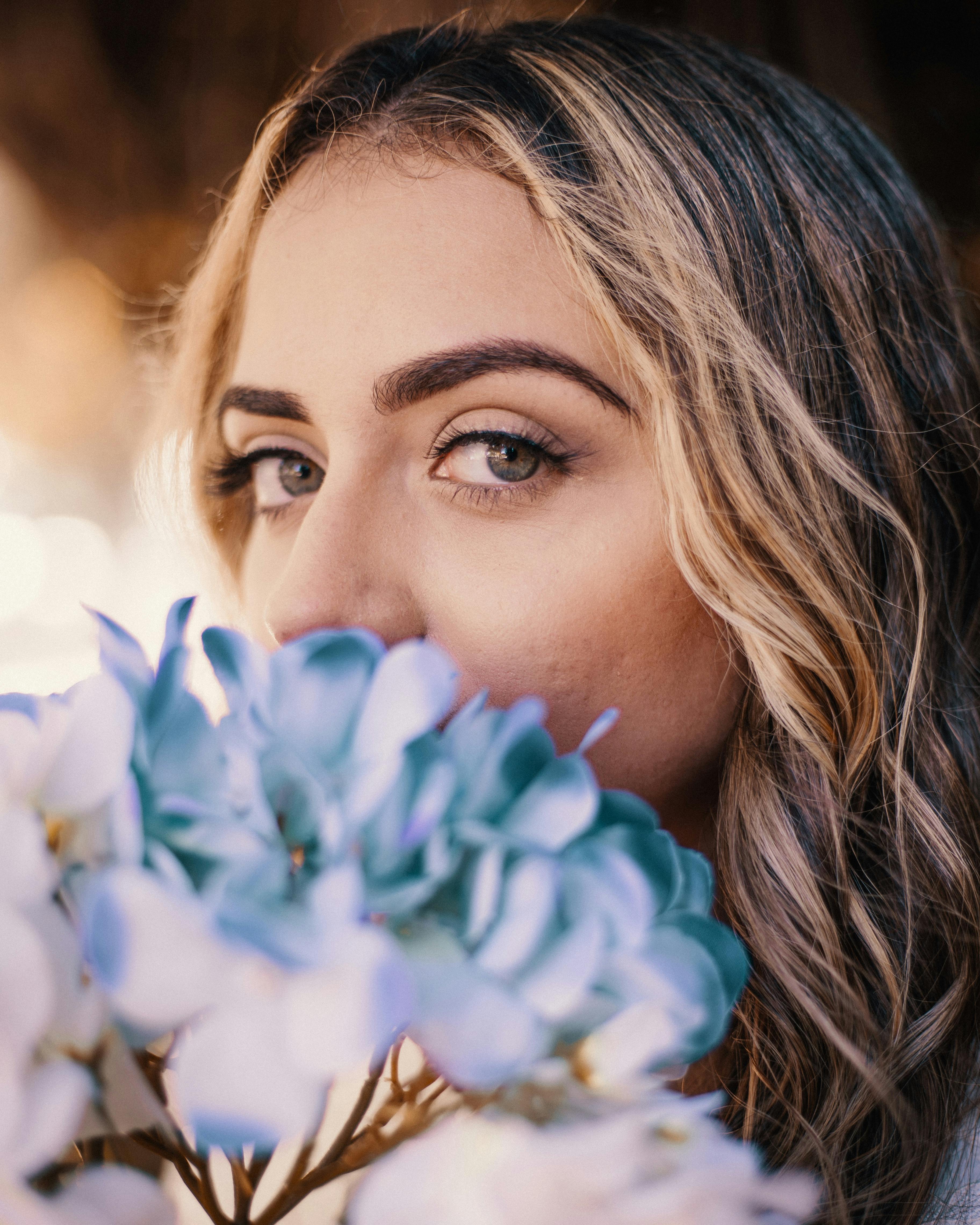 woman with blue eyes and brown hair