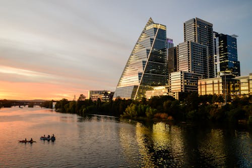 Základová fotografie zdarma na téma budovy, čluny, jezero