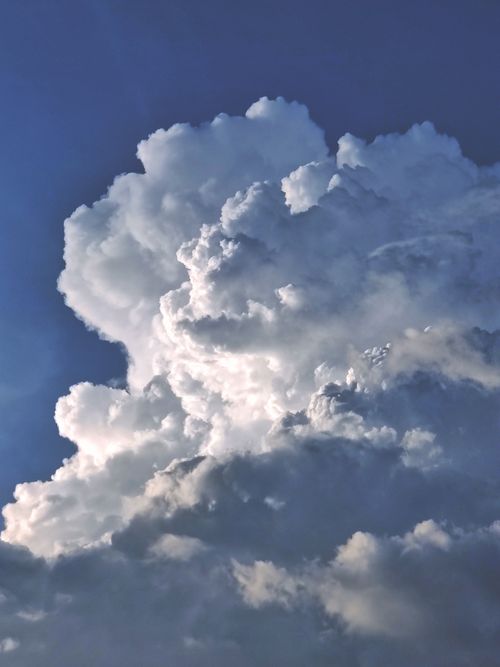 Free A dramatic cloud formation ascends against a vibrant blue sky, capturing nature's beauty. Stock Photo