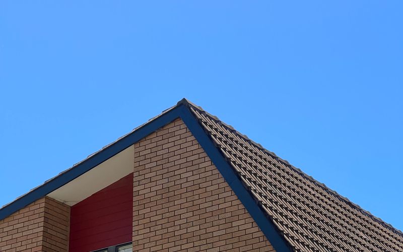 fachada minimalista de edificio moderno
