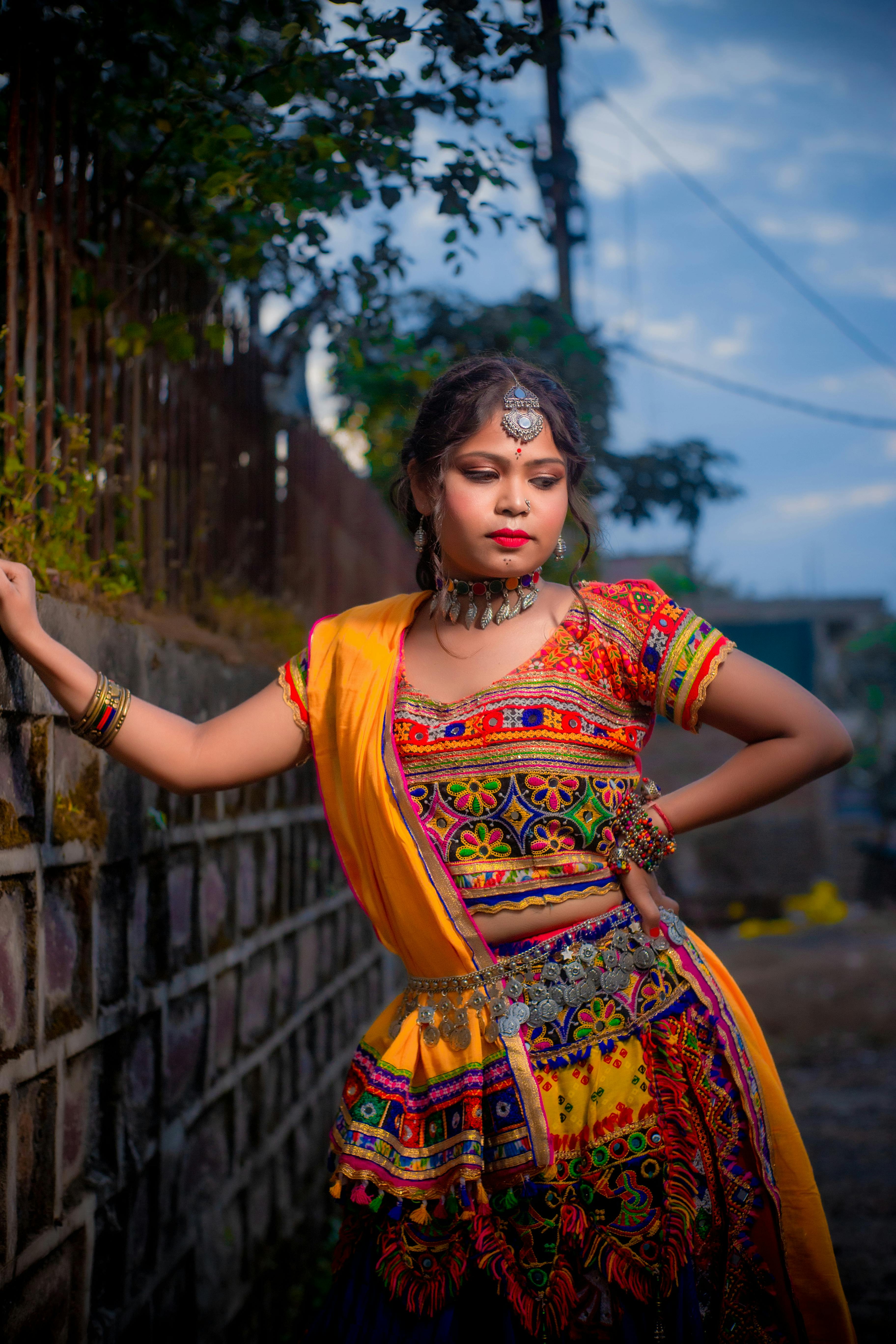 Young Nepali Woman In Traditional Dress Hāku Patāsi Bhaktapur High-Res  Stock Photo - Getty Images