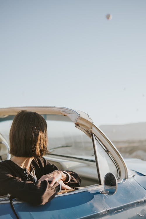 Immagine gratuita di auto, capelli corti, cima nera