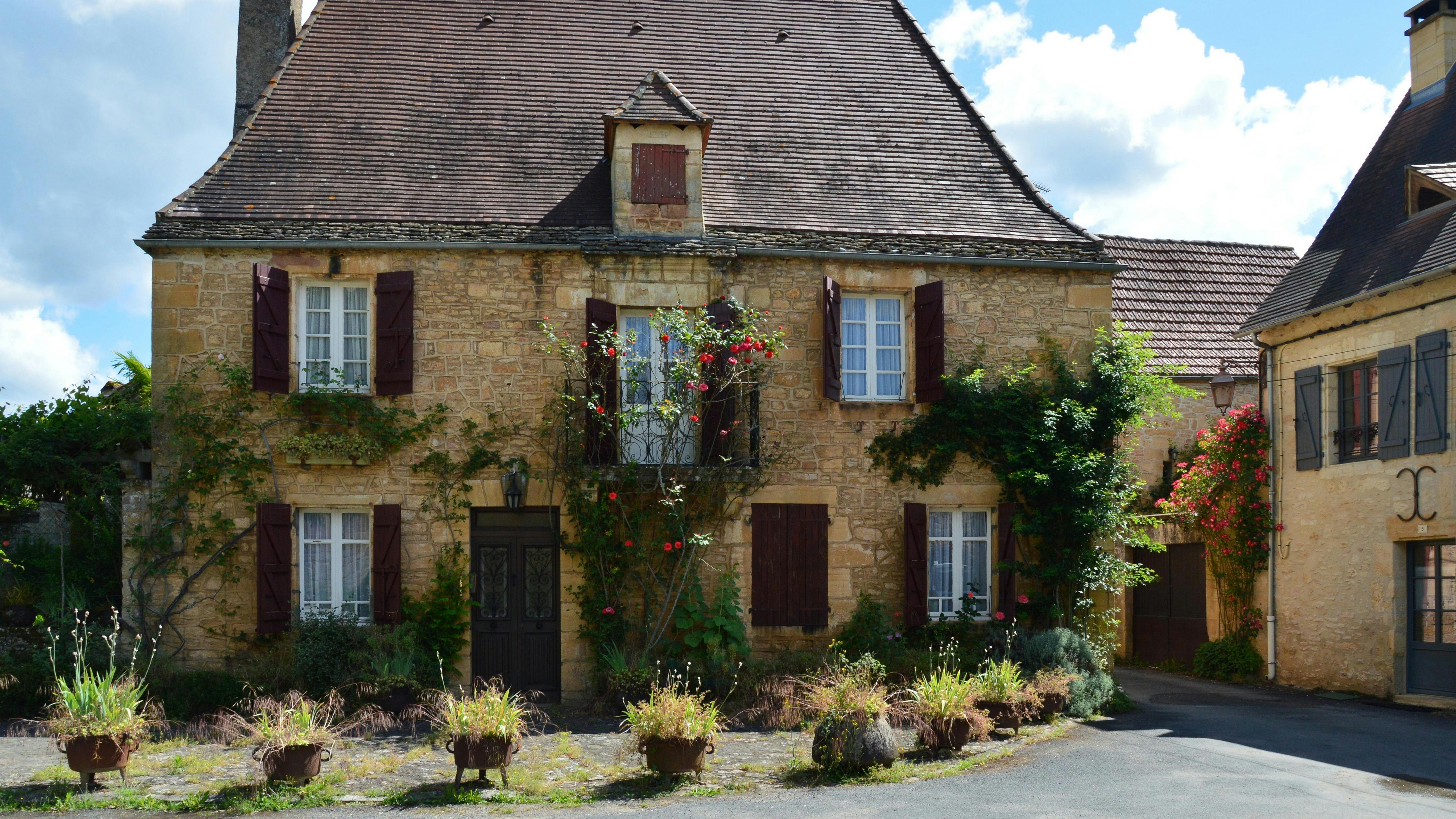 Can I level my yard myself?