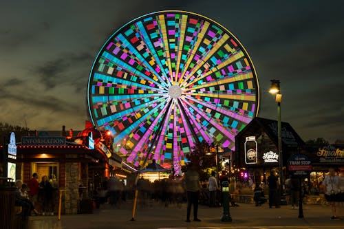 A Colorful Ferris Wheel